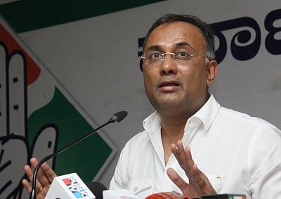 Bengaluru: Karnataka Congress chief Dinesh Gundu Rao addresses a press conference in Bengaluru on Nov 3, 2019. (Photo: IANS)