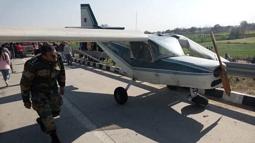 A NCC training aircraft made an emergency landing on the Eastern Peripheral Expressway near Ghaziabad’s Sadarpur village.