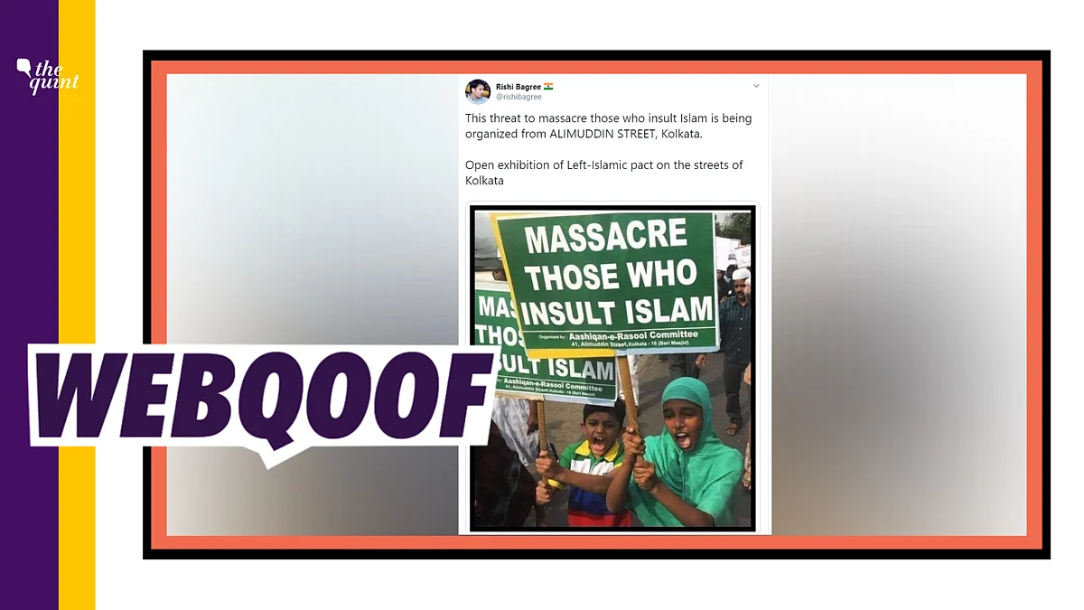 A misleading image of two children holding placards that say ‘Massacre those who insult Islam’ is circulating on social media.