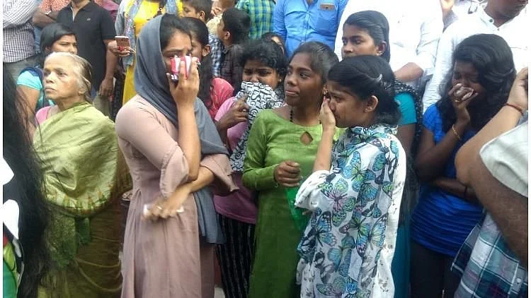 Kochi bid a tearful goodbye to a&nbsp;Class 12 girl who has killed by her stalker. 