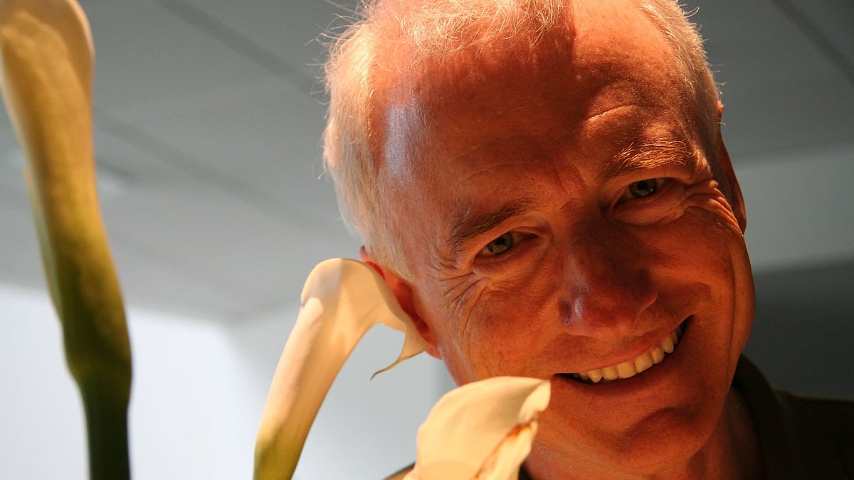 Larry Tesler moves from Xerox to Apple where he made UI for Macintosh.
