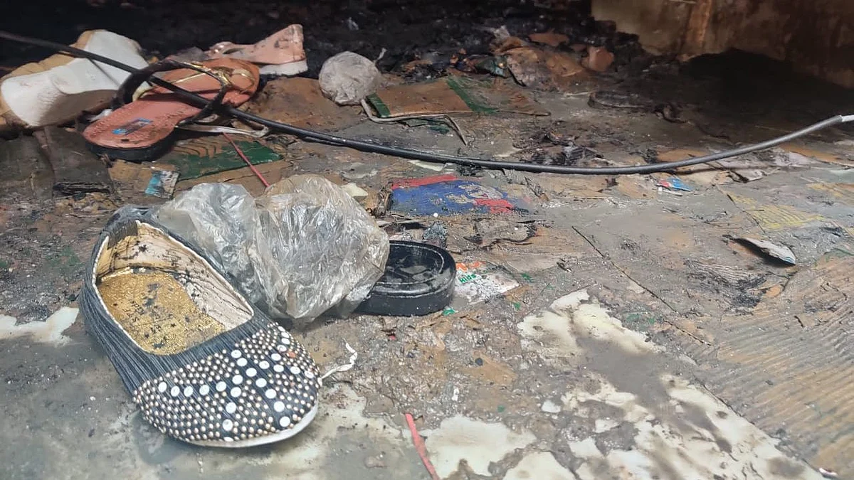 The mob attacked homes and shops of Muslims in Ashok Nagar and looted from there.