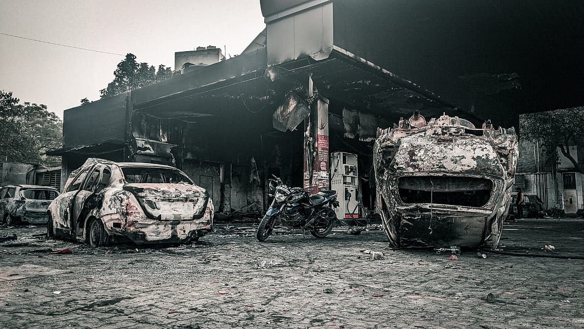 Delhi Police officers on the condition of anonymity gives details of how miserably their department failed at various levels to control violence. 