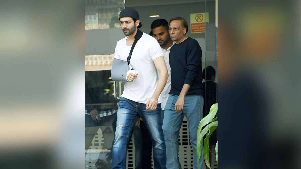 Kartik Aaryan returns home after a surgery.&nbsp;