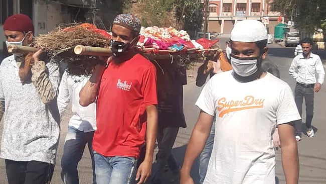 Muslim men carry Hindu woman's bier to the cremation ground.