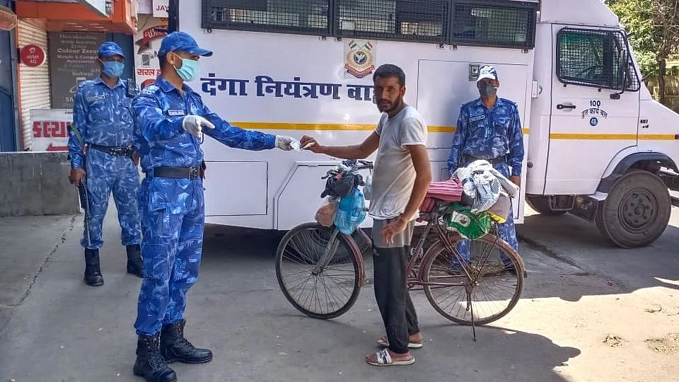 Aarif saw no choice but to embark on the 2,100 km journey to his home village of Panjgrain in Rajouri, Jammu and Kashmir, on his bicycle.