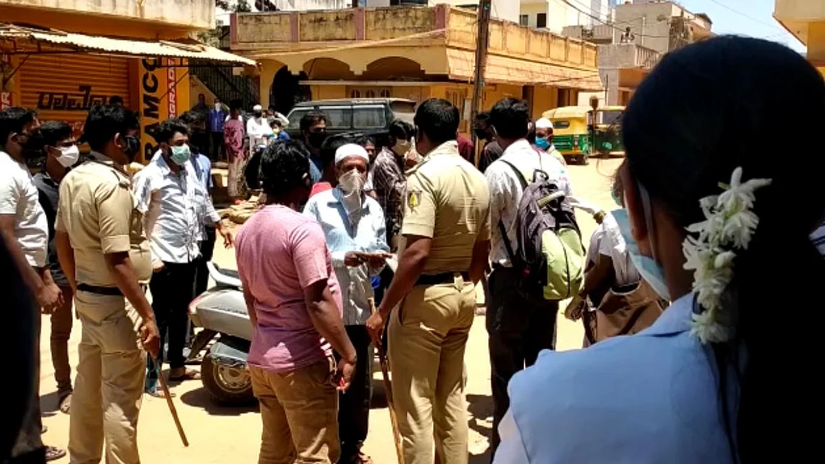 ASHA workers in north Bengaluru were allegedly assaulted and verbally abused as they were conducting a door-to-door survey on 1 April, when their bags and mobiles were snatched by residents who reportedly believed that information was being sought for NPR.