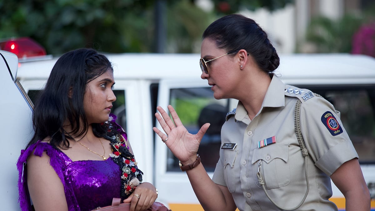 Lara Dutta Bhupati plays a cop who hires a terminally ill woman, Rinku Rajguru, for a 100-day mission.