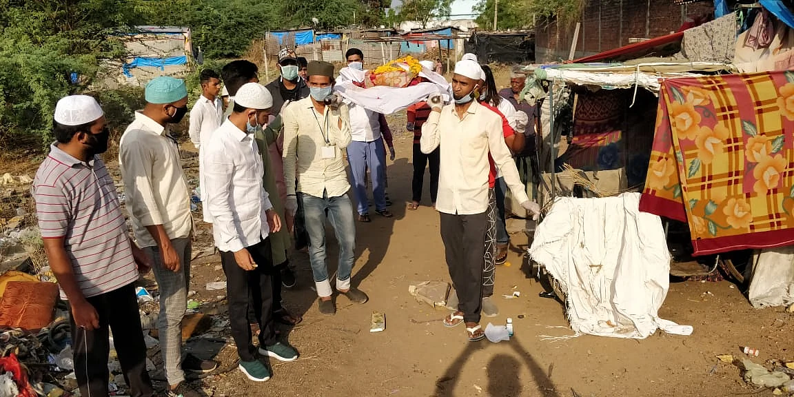 Shaik Irshan and his friends organised the last rites for homeless Ellamma
