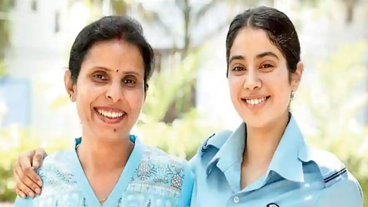 Gunjan Saxena with Janhvi Kapoor. 