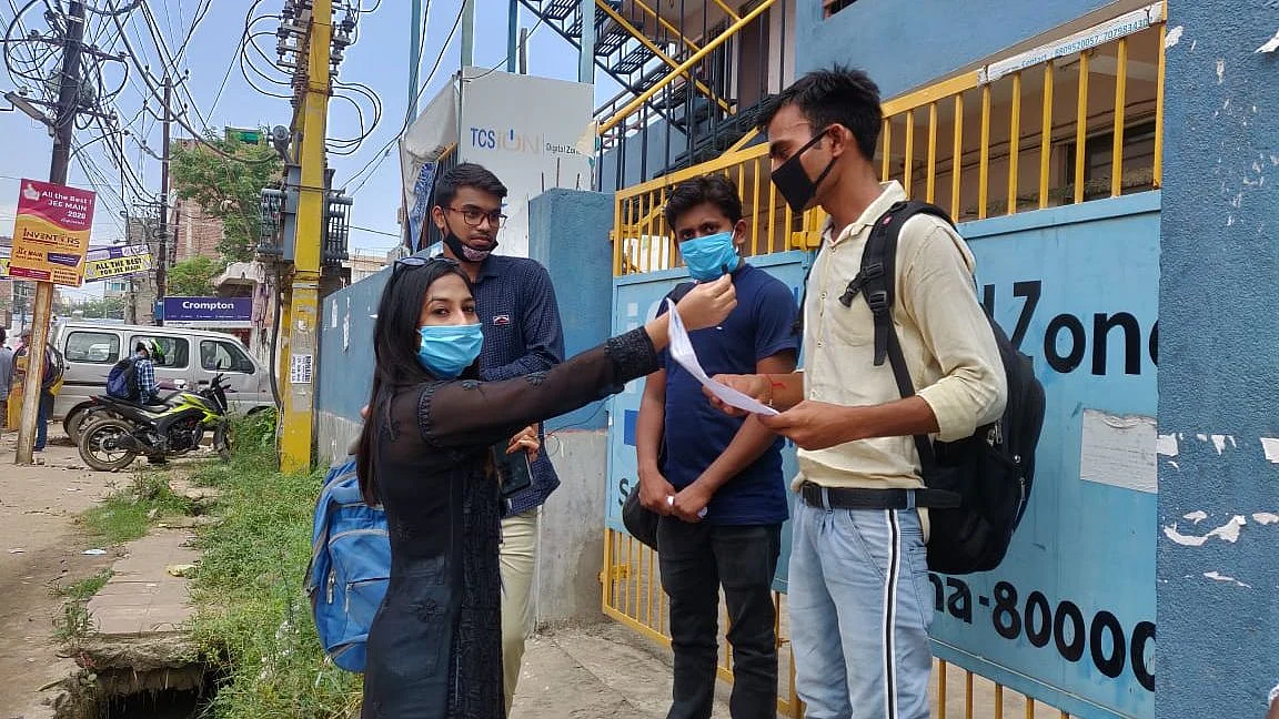 <b>The Quint</b> spoke to students who wrote JEE Main at a centre in Patna, Bihar.&nbsp;