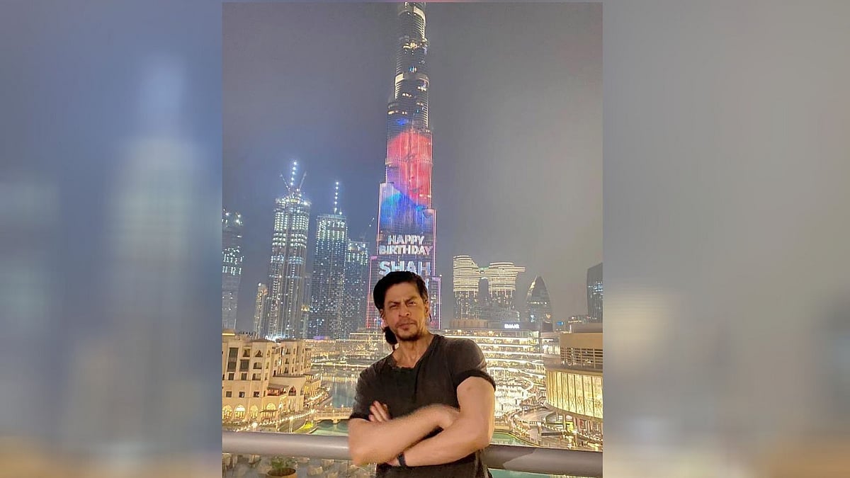 Shah Rukh Khan in front of Burj Khalifa.