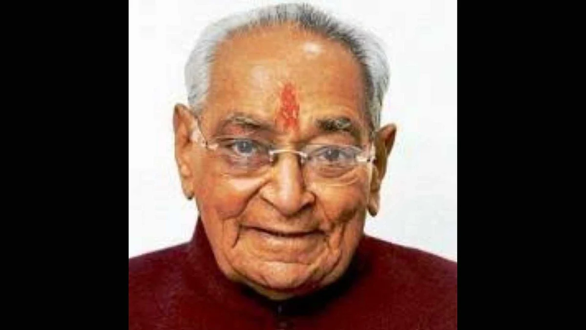 Expressing his condolences, Rahul Gandhi said he was a “true Congressman and a wonderful human being.”