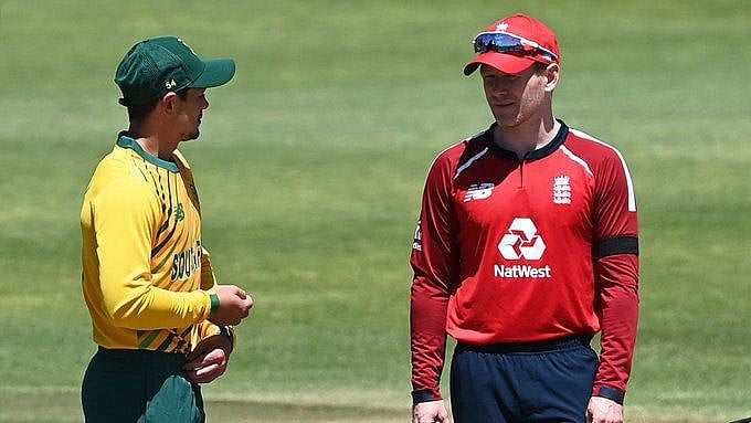 Quinton de Kock and Eoin Morgan at the toss.&nbsp;