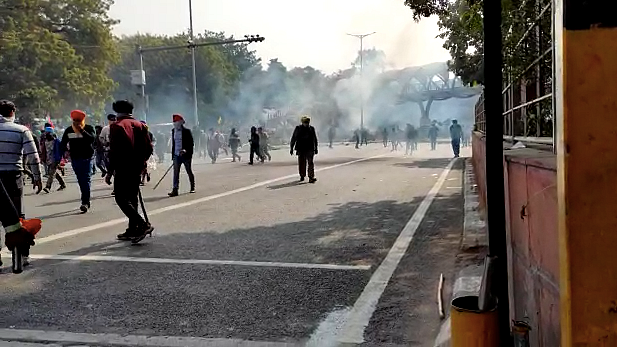 Protesters who were part of the march breached the route from the Ghazipur route to reach Delhi’s ITO area.
