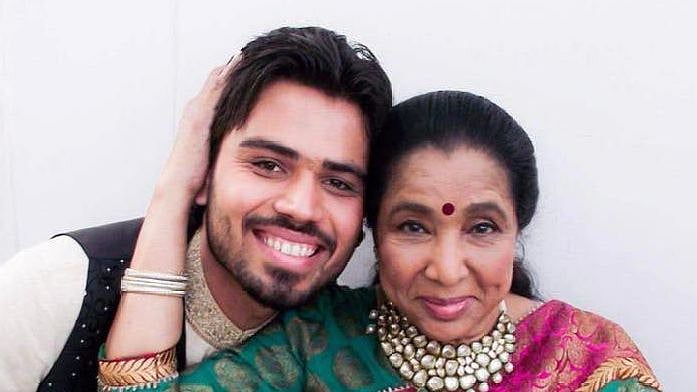 <div class="paragraphs"><p>Singer Diljaan with legend Asha Bhosle</p></div>