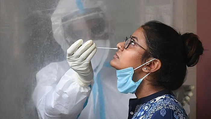 <div class="paragraphs"><p>Taking view of the surge in COVID-19 cases, wearing of face masks has been made compulsory again in public places in Lucknow and 6 NCR districts, the state government said on Monday, 18 April.</p></div>