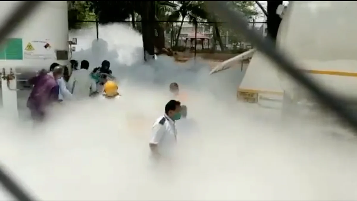 An oxygen tanker leaked on Wednesday, 21 April, while it was was being filled at Dr Zakir Hussain Hospital in Nashik, Maharashtra.