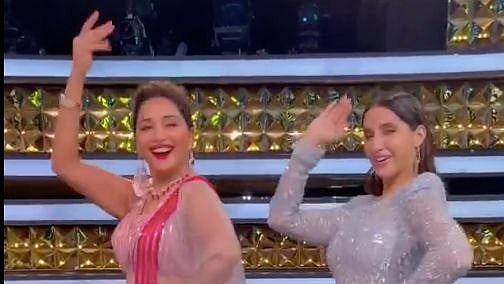 <div class="paragraphs"><p>Madhuri Dixit and Nora Fatehi dance to Mera Piya Ghar Aaya.</p></div>