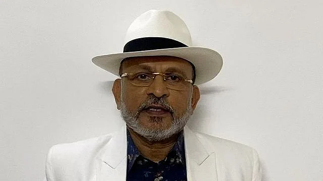 <div class="paragraphs"><p> Annu Kapoor admitted to hospital after chest pain.</p></div>