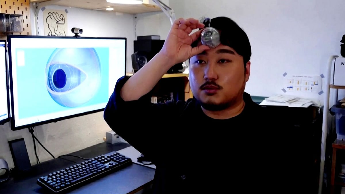 <div class="paragraphs"><p>South Korean designer Paeng Min-wook, who developed the "Third Eye"</p></div>