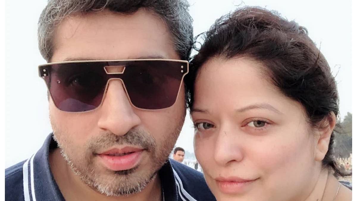 <div class="paragraphs"><p>Arzoo Govitrikar with estranged husband Siddharth Sabharwal.</p></div>
