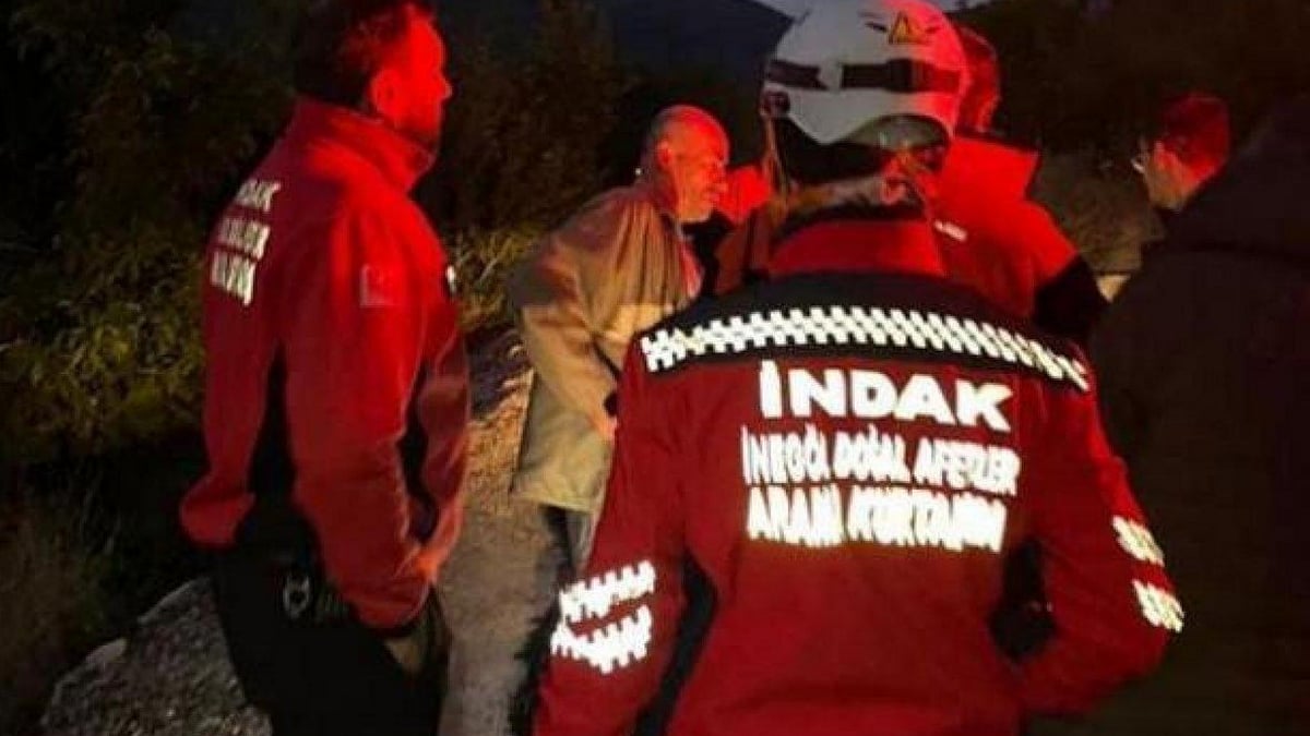 <div class="paragraphs"><p>Drunk man participates in search to find himself in Turkey.</p></div>