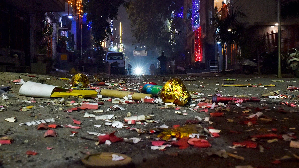 <div class="paragraphs"><p>The Delhi Pollution Control Committee (DPCC) on Tuesday, 28 September, ordered a complete ban on the sale and bursting of firecrackers in the national capital.</p></div>