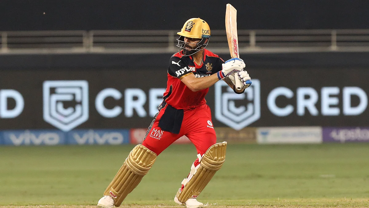 <div class="paragraphs"><p>RCB's Virat Kohli on the attack against RR</p></div>