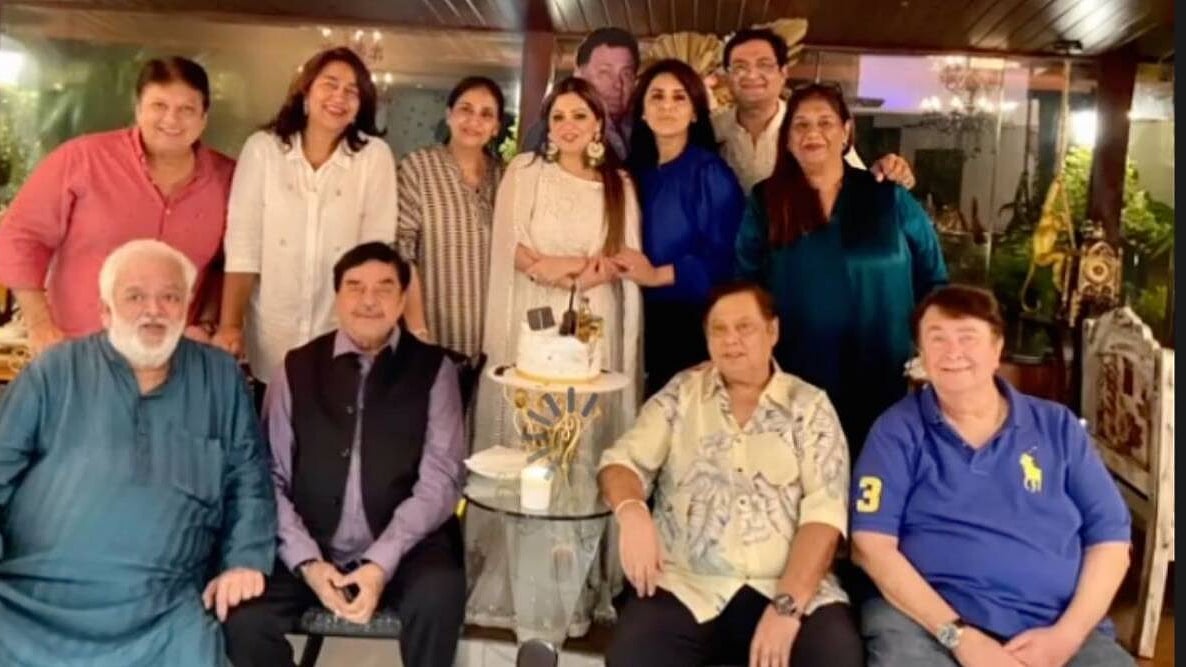 <div class="paragraphs"><p>Neetu Kapoor hosted a party on Rishi Kapoor's 69th birth anniversary. </p></div>