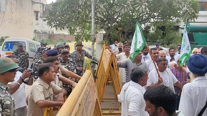 <div class="paragraphs"><p>Over a thousand farmers gathered outside Chief Minister ML Khattar's residence on Saturday, 2 October, protesting against the Centre’s three controversial farm laws.</p></div>