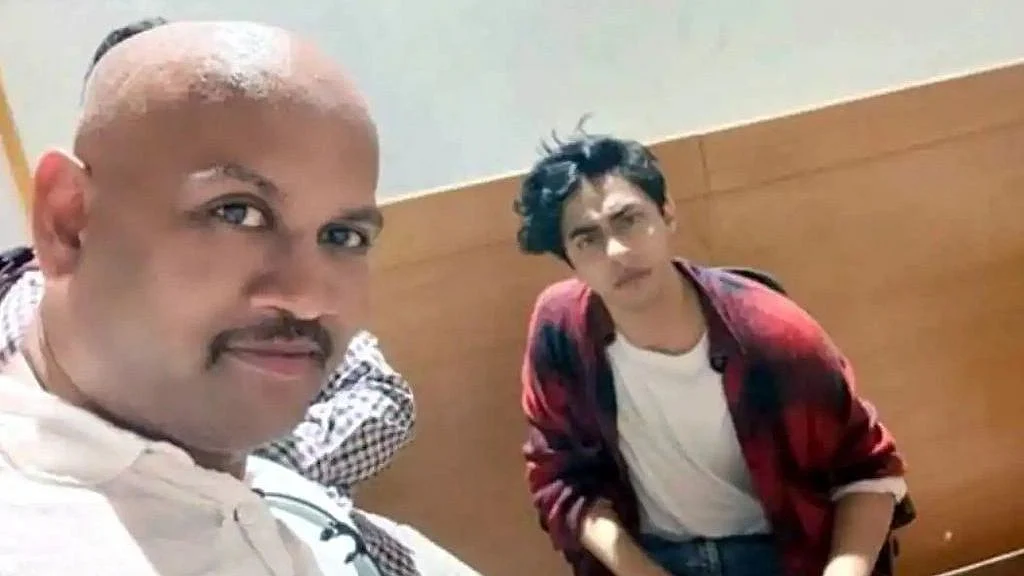 <div class="paragraphs"><p>A notice has been issued against KP Gosavi, the man who took a selfie with Aryan Khan at the NCB office.</p></div>