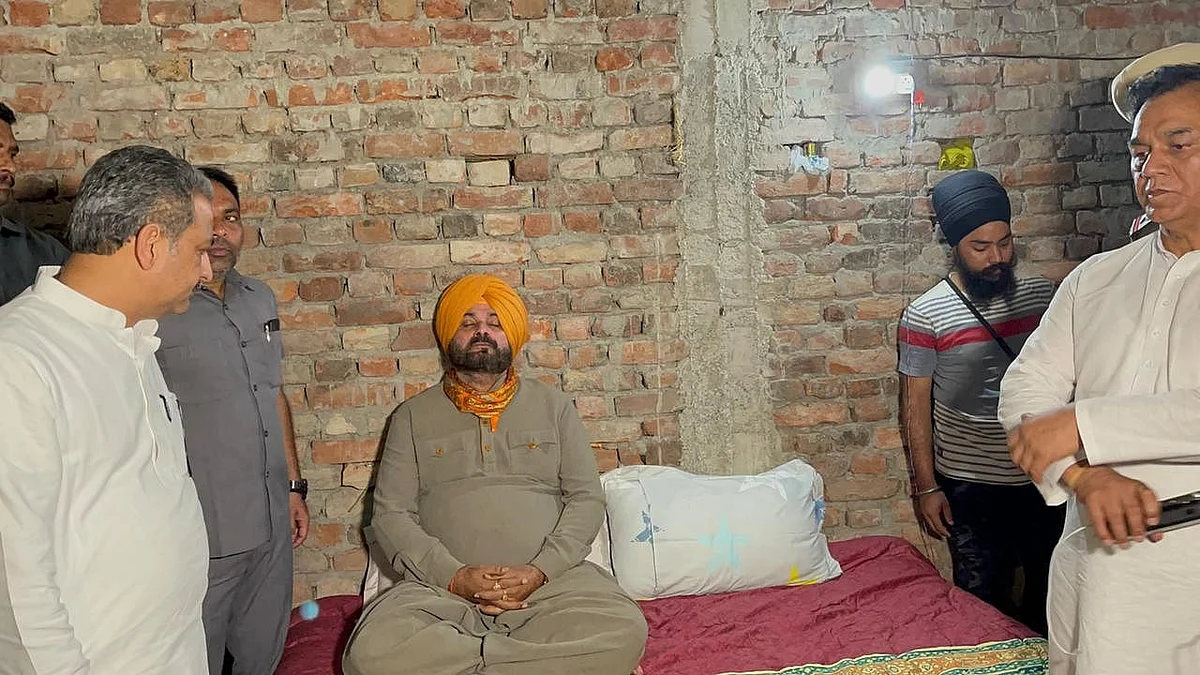 <div class="paragraphs"><p>The Congress leader began his fast on Friday at the Lakhimpur residence of late journalist Raman Kashyap, who was among those killed in the 3 October violence.</p></div>