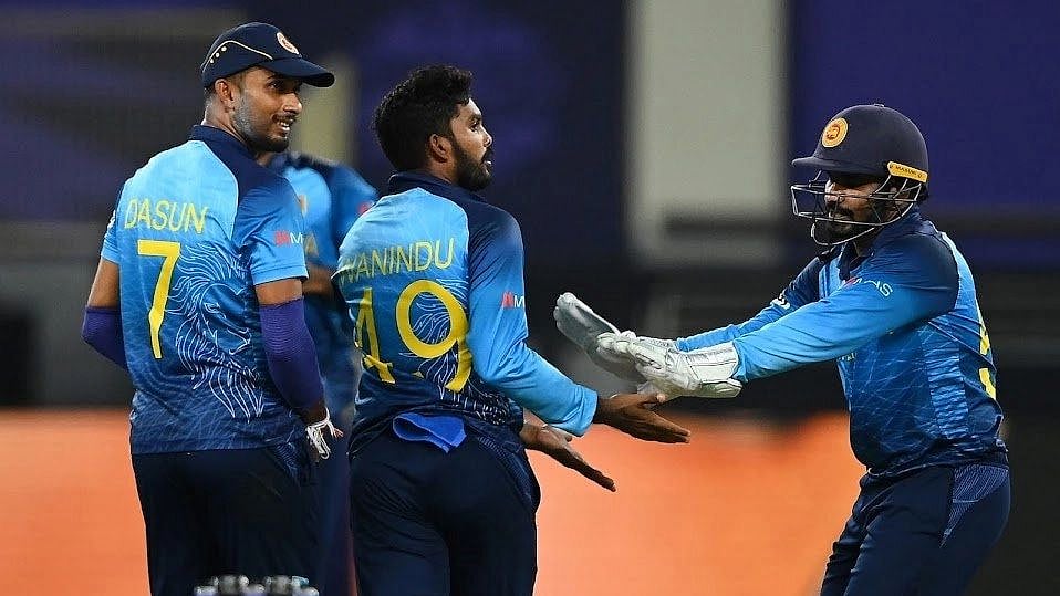 <div class="paragraphs"><p>T20 WC: Sri Lanka win toss and elect to bowl first against England</p></div>