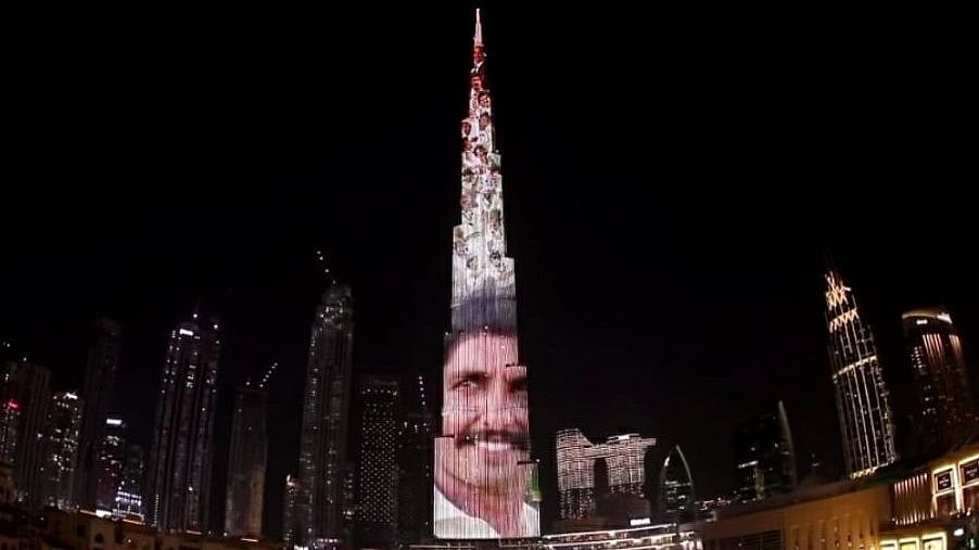 <div class="paragraphs"><p>83 trailer lights up the Burj Khalifa</p></div>