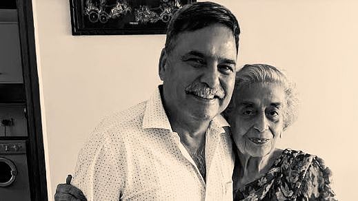 <div class="paragraphs"><p>Anil Golani, left, with his friend.&nbsp;</p></div>