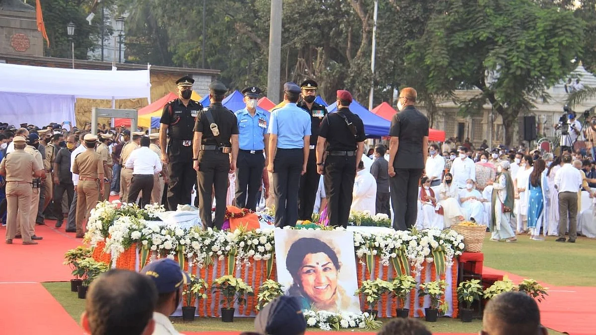 <div class="paragraphs"><p>Legendary singer and Bharat Ratna Lata Mangeshkar passed away at the age of 92 on Sunday, 6 February. She was admitted to Mumbai's Breach Candy Hospital.</p></div>