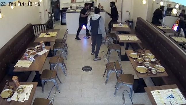 <div class="paragraphs"><p>22-year-old Sona Biju was stabbed by a 23-year-old Indian man in Hyderabad Wala biryani restaurant in London.</p></div>