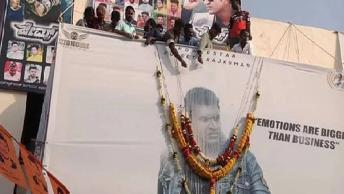 <div class="paragraphs"><p>Fans garland Puneeth Rajkumar's poster as his last film releases on 17 March.</p></div>