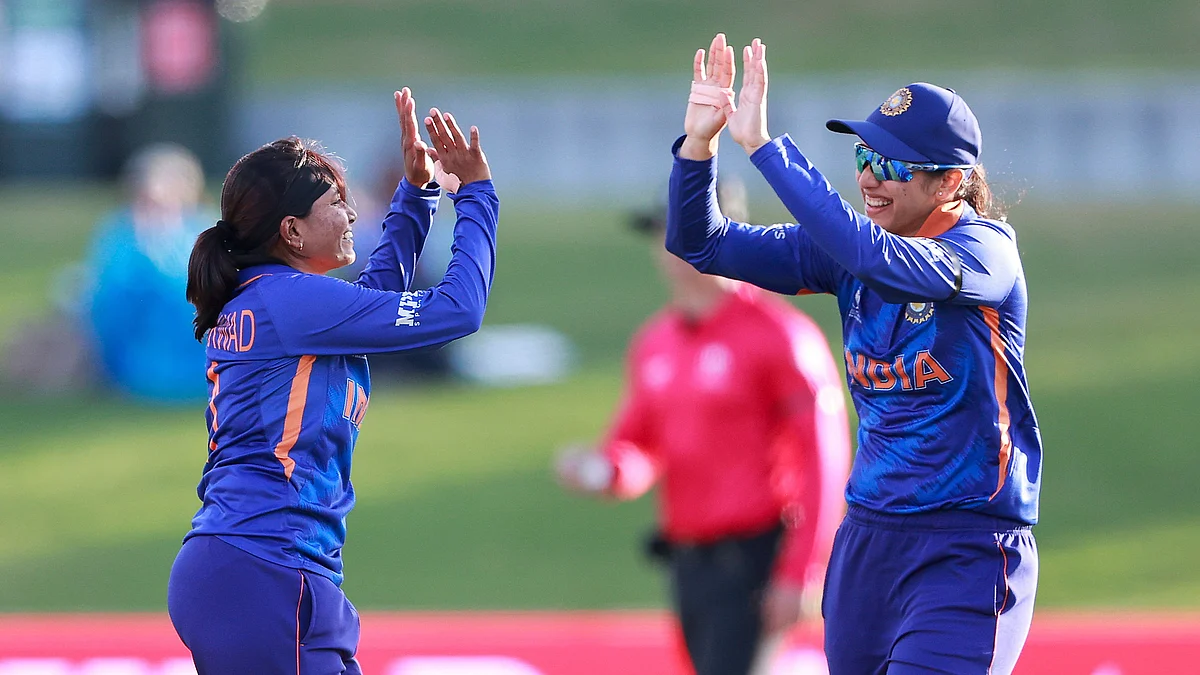 <div class="paragraphs"><p>Rajeshwari Gayakwad and Smriti Mandhana celebrate the wicket of Javeria Khan of Pakistan during the 2022 ICC Women's Cricket World Cup match.</p></div>