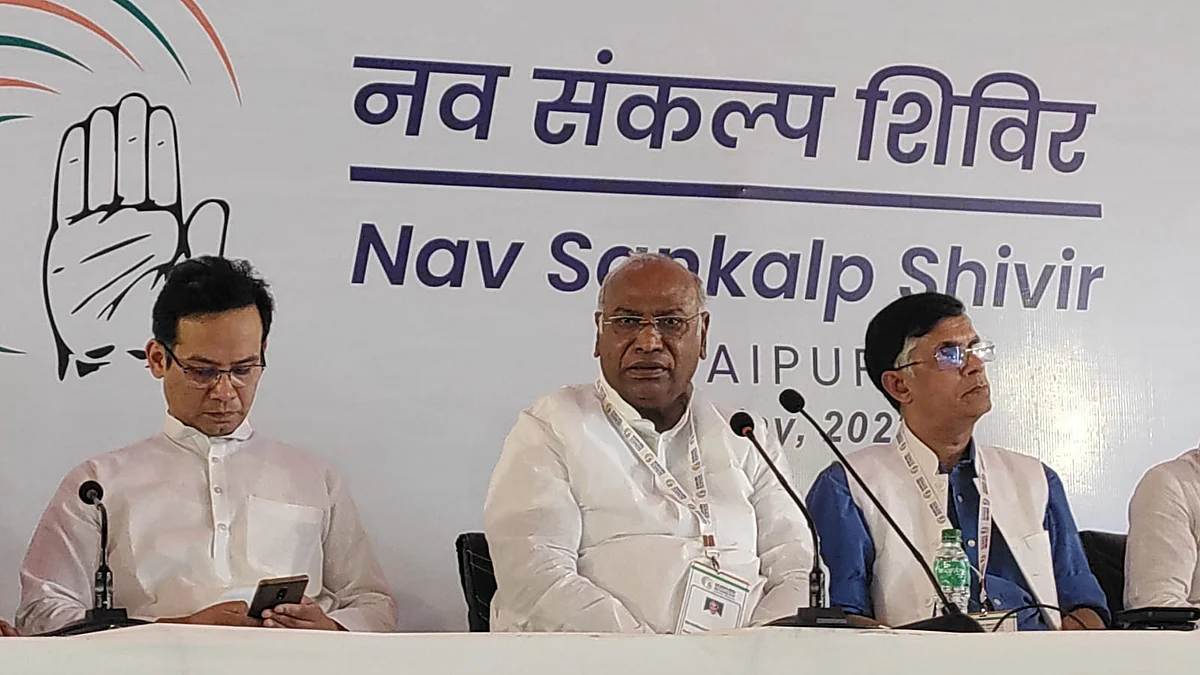 <div class="paragraphs"><p>Congress leaders Gaurav Gogoi, Ajay Maken and Mallikarjun Kharge.</p></div>