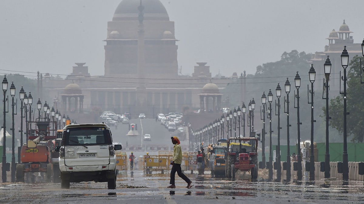 <div class="paragraphs"><p>Mirage appears on the Rajpath on a hot summer afternoon in New Delhi on 17 May.</p></div>