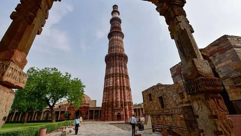 <div class="paragraphs"><p>Qutub Minar</p></div>