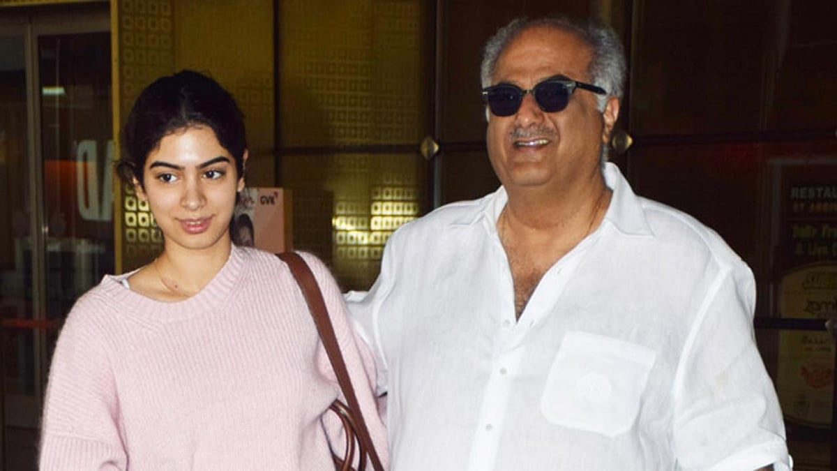 <div class="paragraphs"><p>Boney Kapoor with Khushi Kapoor</p></div>
