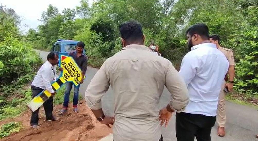 <div class="paragraphs"><p>A road was named after Nathuram Godse, the person who killed Mahatma Gandhi, and was removed after backlash in Udupi's Padugiri Taluk.</p></div>