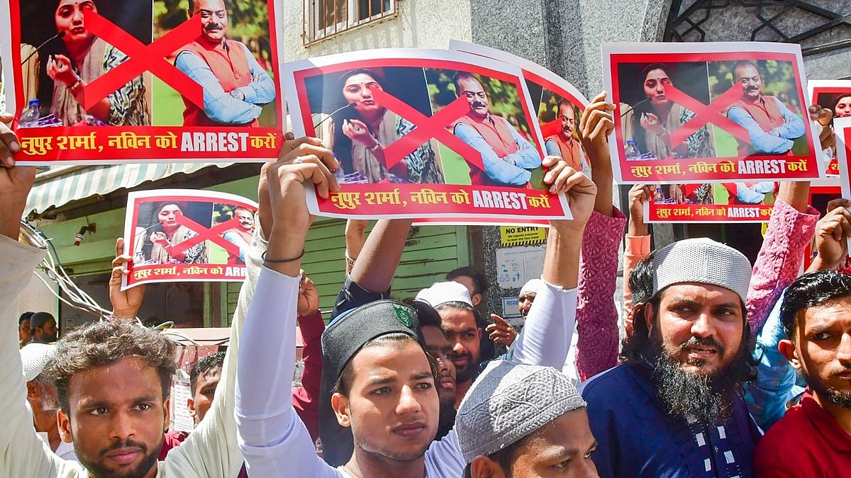 <div class="paragraphs"><p>Members of All India Maulayi Mission protest over controversial remarks made by two now-suspended BJP leaders against Prophet Mohammad, outside Ashrafiya Jama Masjid, in Mumbai. </p></div>