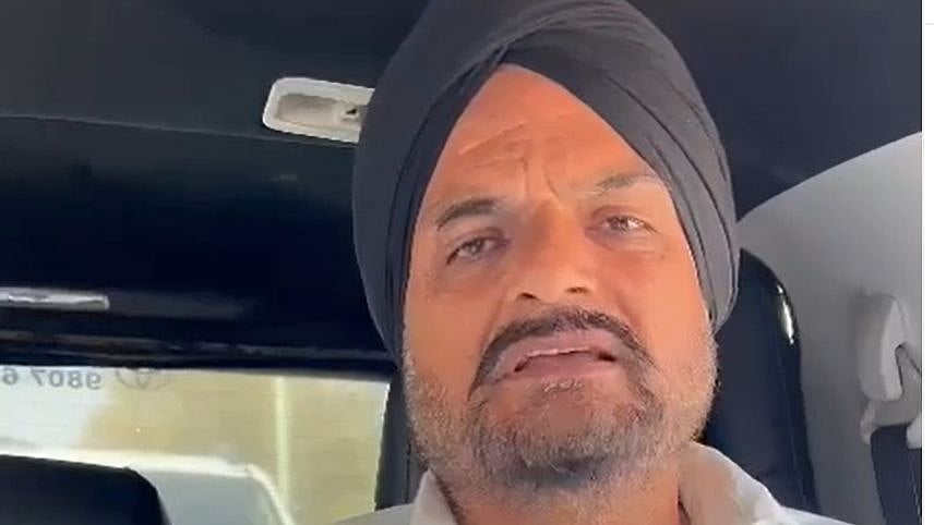 <div class="paragraphs"><p>Slain singer Sidhu Moose Wala's father Balkaur Singh on Saturday, 4 June, clarified he would not contest any elections and asked people not to pay heed to any rumour surrounding it.</p><p><br></p></div>