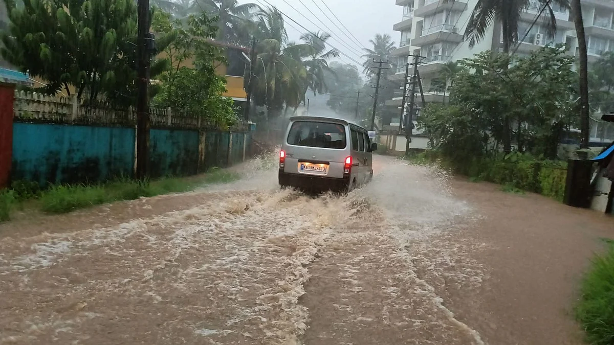 Karnataka's Dakshina Kannada Experiences Thunderstorms; Roads Flooded