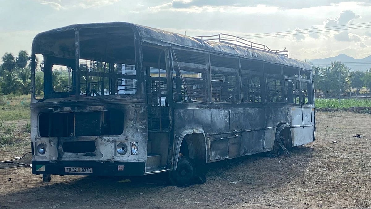 <div class="paragraphs"><p>On 17 July, the situation escalated to violence with several vehicles and buildings being burnt.</p></div>