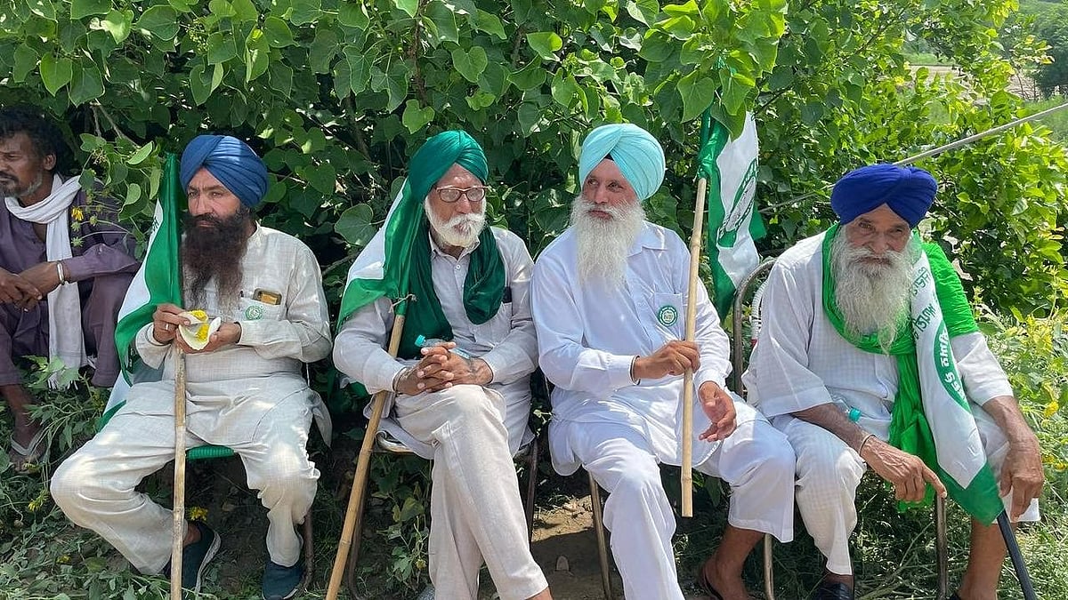 <div class="paragraphs"><p>(People from different sections came out in protest against the Mattewara Morcha)</p></div>